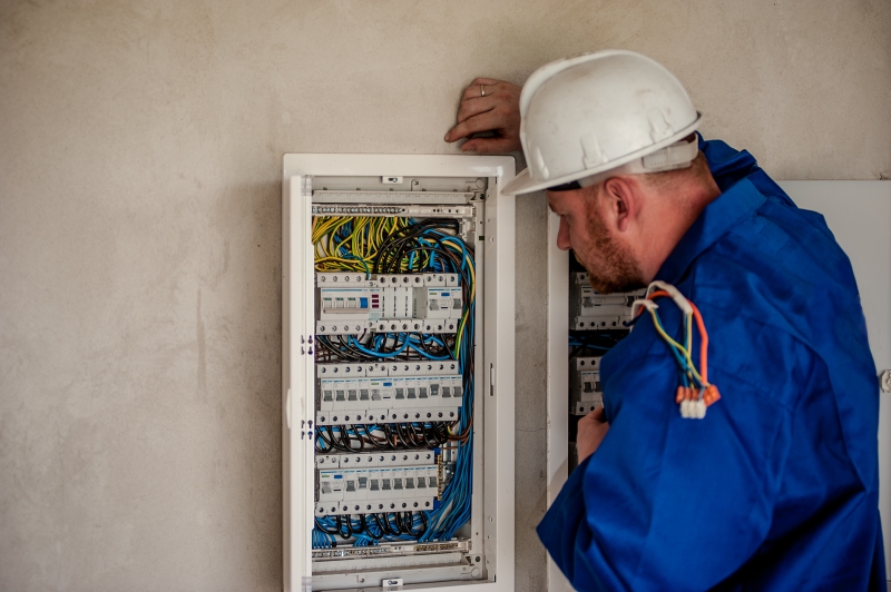 electricite-ST JEAN CAP FERRAT-min_electrician-2755683